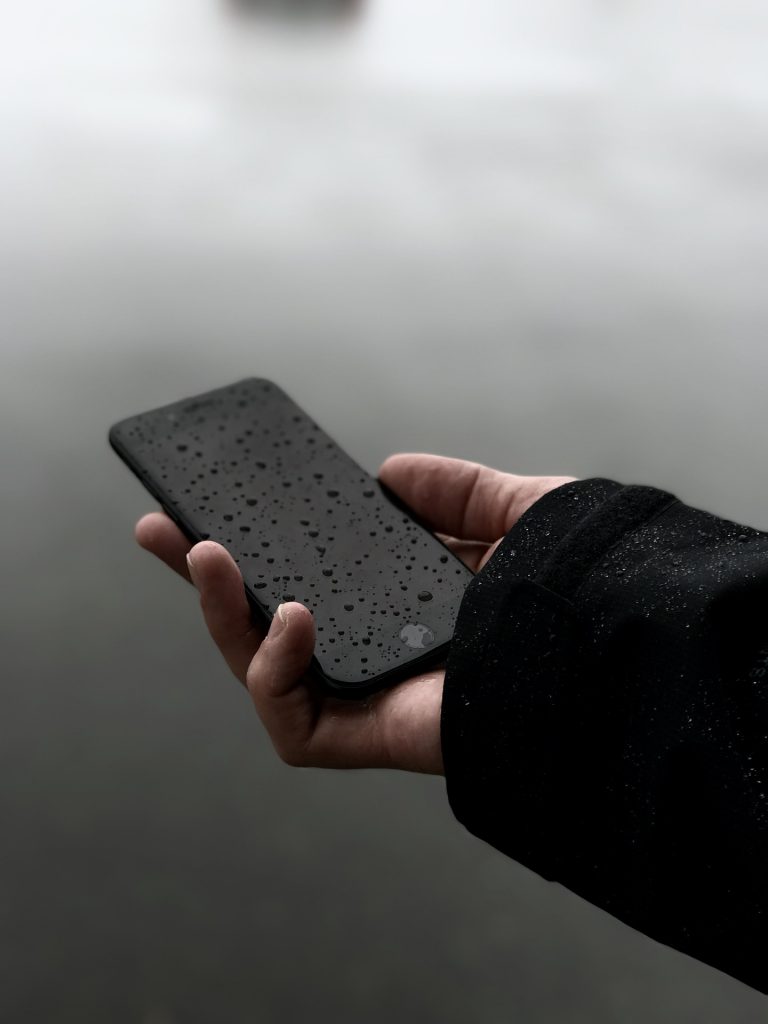 Handy ins Wasser gefallen! Was tun?