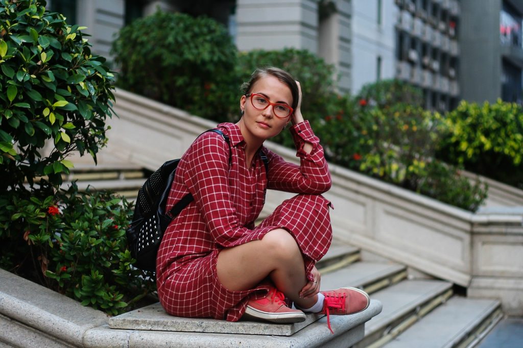 Der Hipster und seine Nerdbrille